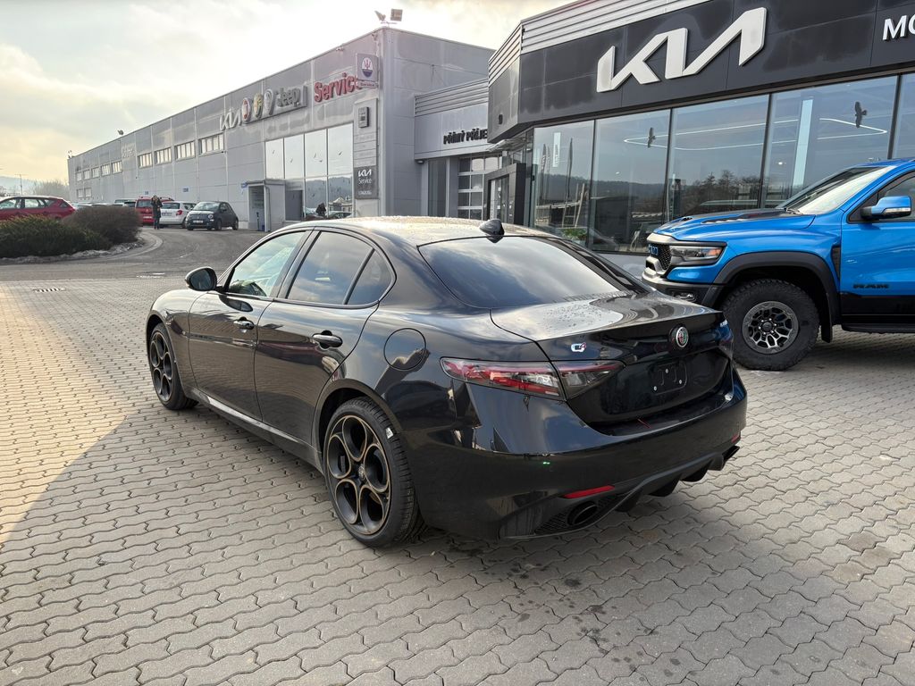 alfa-romeo-giulia-intensa-2-0-turbo-280k-at8-q4 - 4