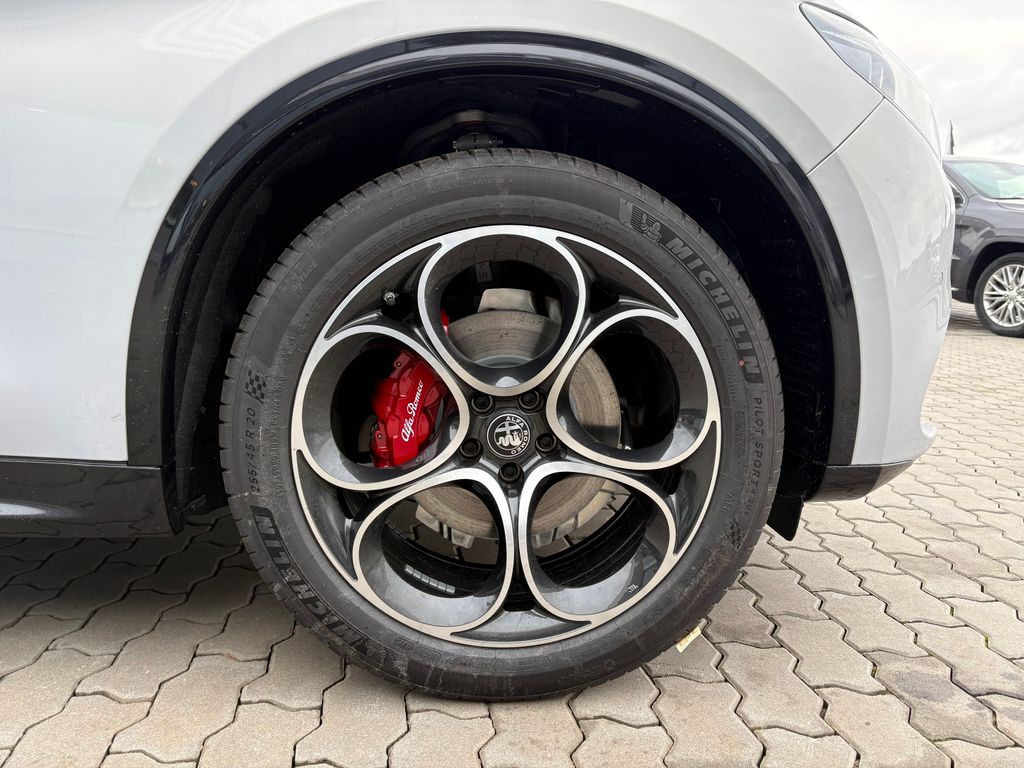 alfa-romeo-stelvio-veloce-2-0-turbo-280k-at8-q4 - 8