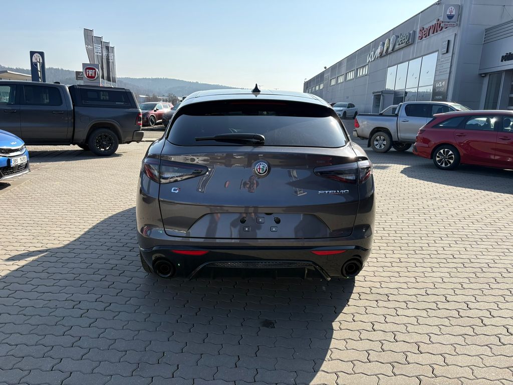 alfa-romeo-stelvio-veloce-2-0-turbo-280k-at8-q4 - 5