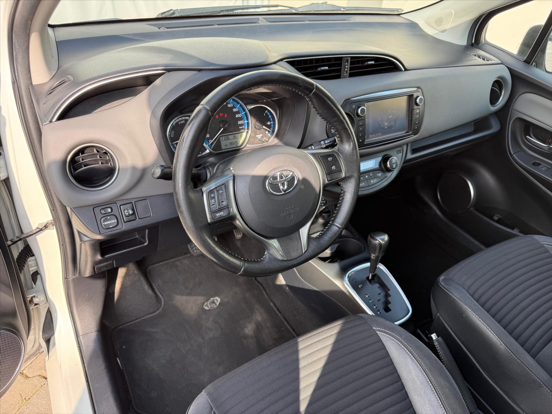 toyota-yaris-1-5-style-senso - 6