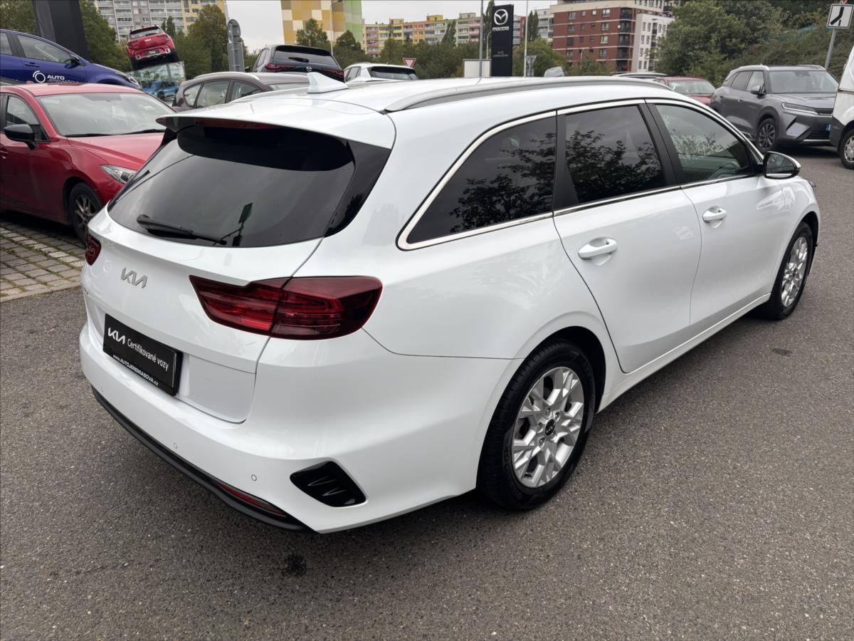 kia-ceed-1-5-tgdi-top-zaruka-carplay - 4