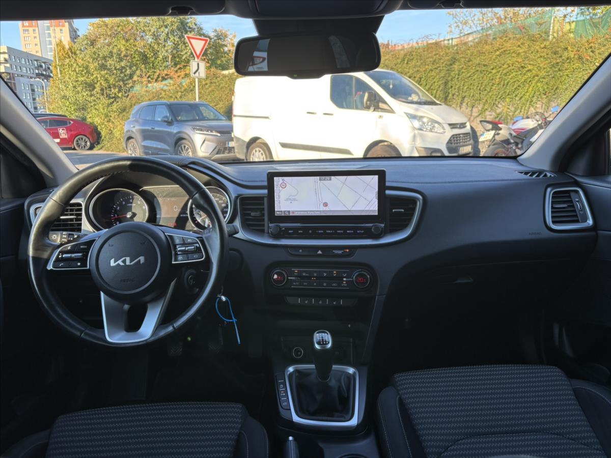 kia-ceed-1-5-tgdi-top-zaruka-navi-kamera - 8