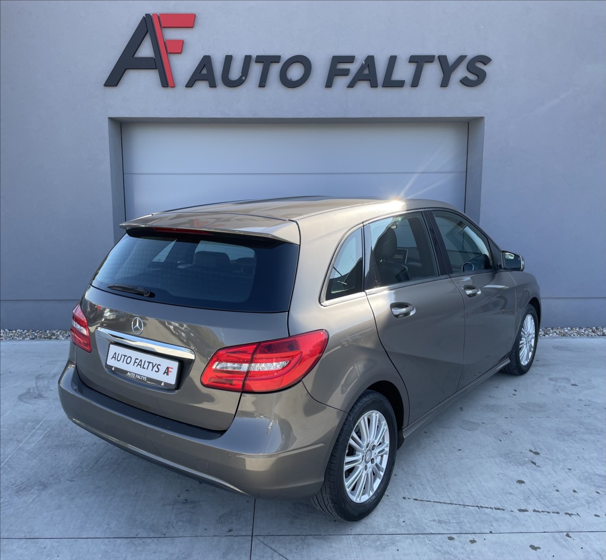 mercedes-benz-tridy-b-220-4matic-135kw-cr-1-maj - 2