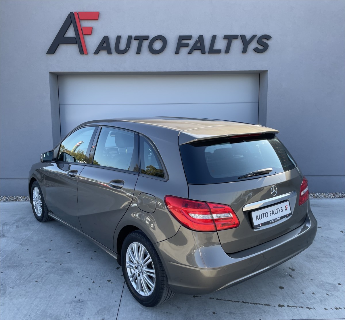 mercedes-benz-tridy-b-220-4matic-135kw-cr-1-maj - 4