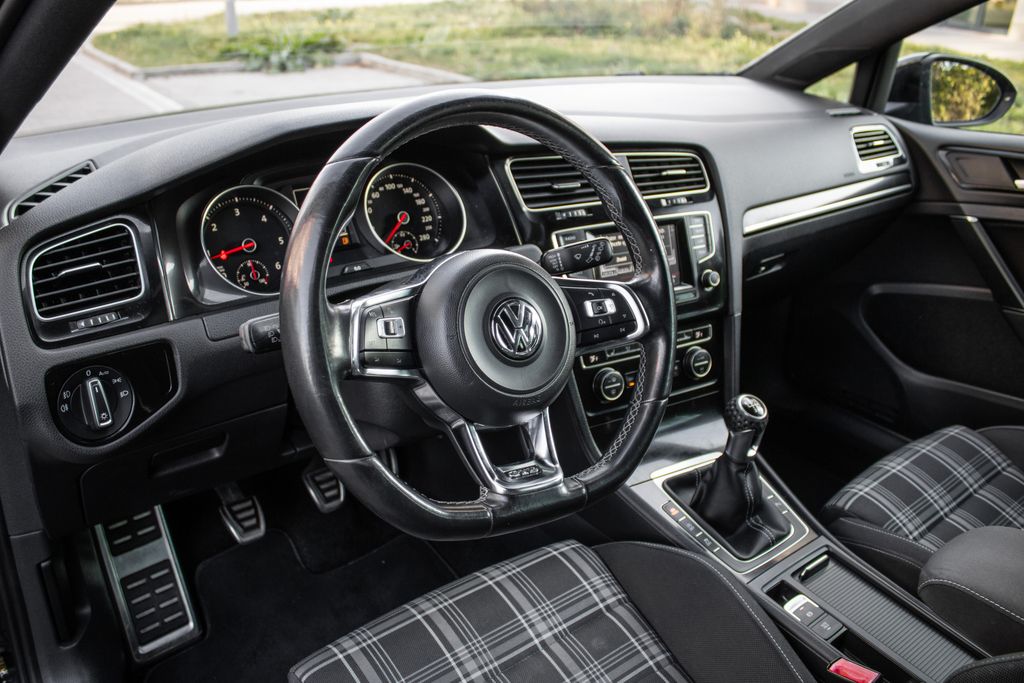 volkswagen-golf - 9