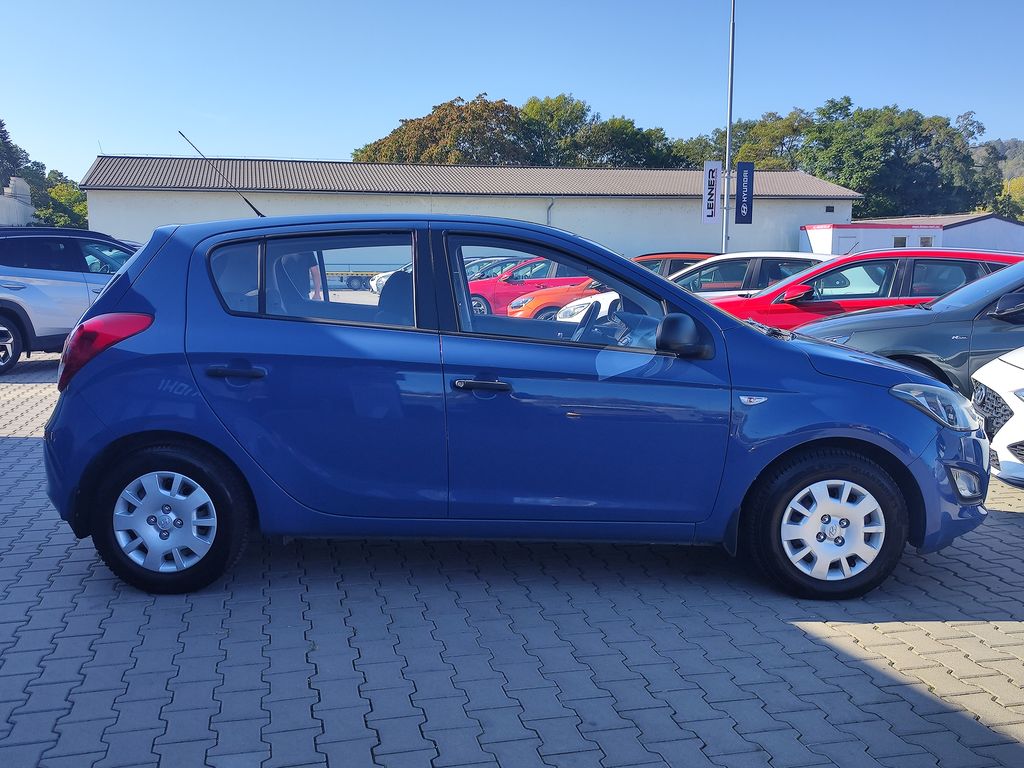 hyundai-i20-1-2i-63kw-family-space - 3