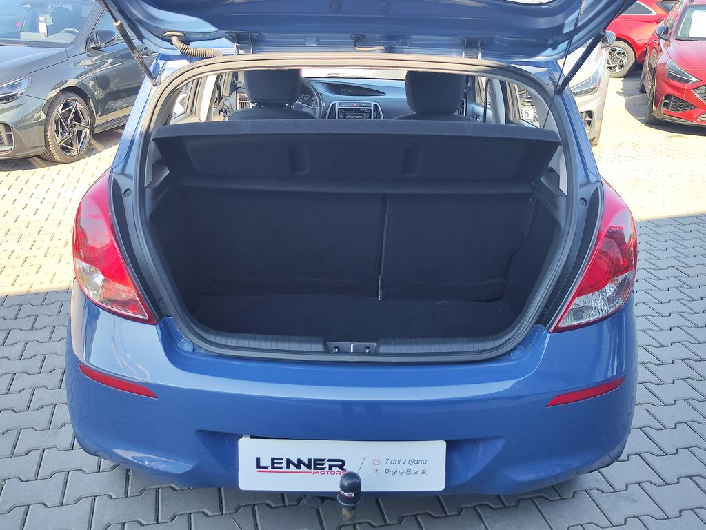 hyundai-i20-1-2i-63kw-family-space - 8