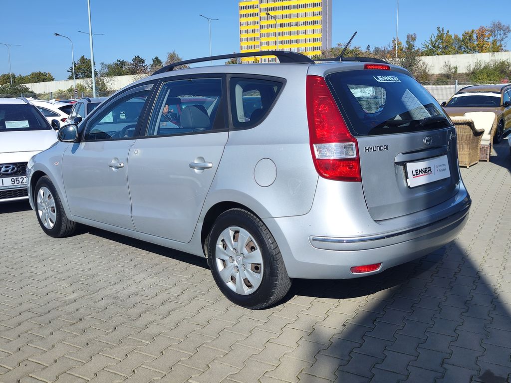 hyundai-i30-1-6-crdi-85kw-comfort - 6