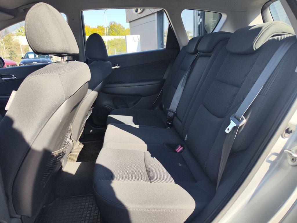 hyundai-i30-1-6-crdi-85kw-comfort - 9
