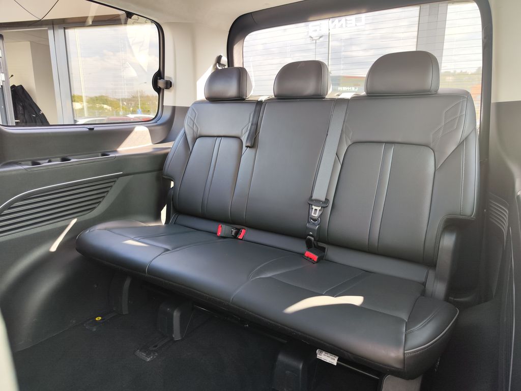 hyundai-staria-2-2-crdi-130kw-luxury-pnm-dct-4x4 - 9