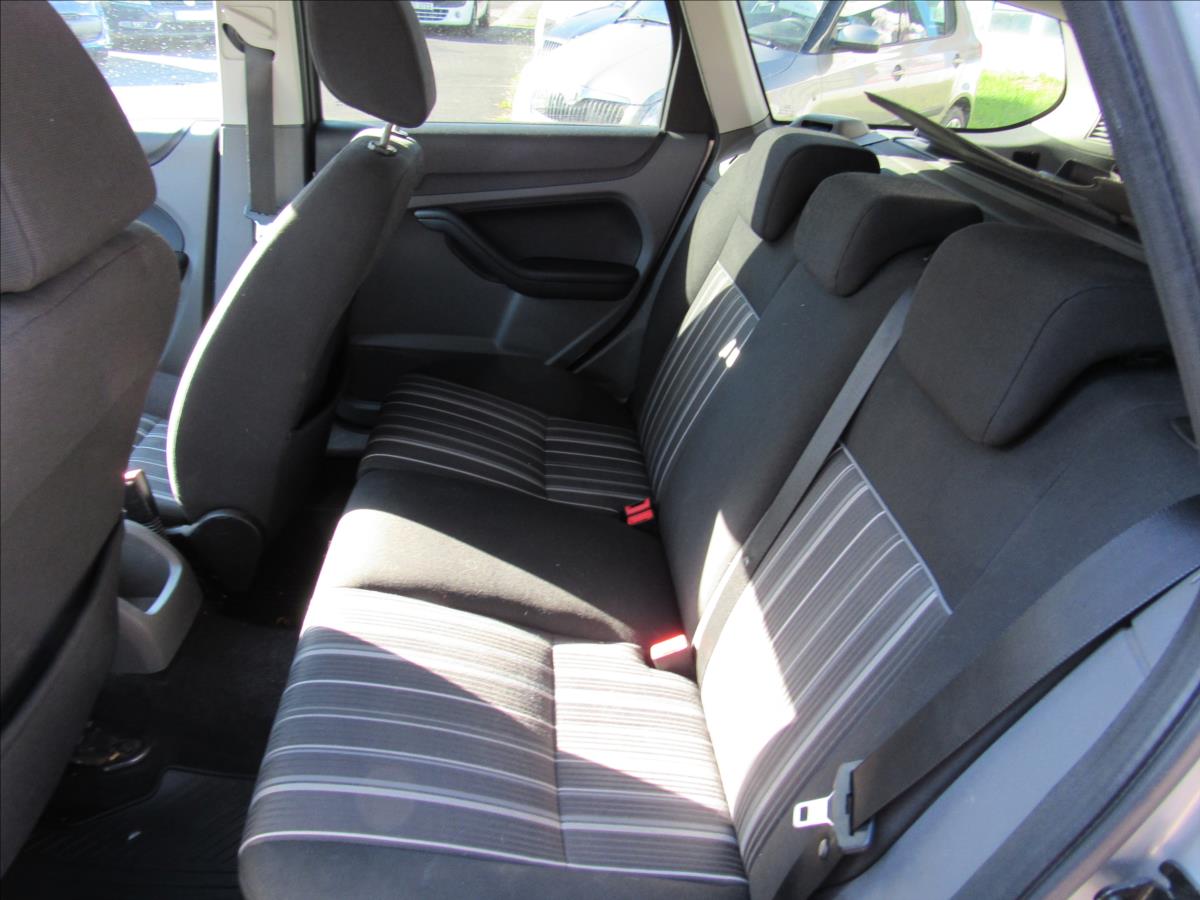 ford-focus-1-6-74kw-combi - 9