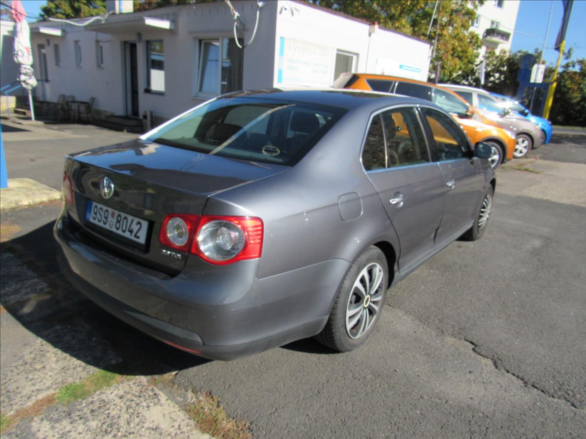 volkswagen-jetta-2-0-tdi-103kw - 3