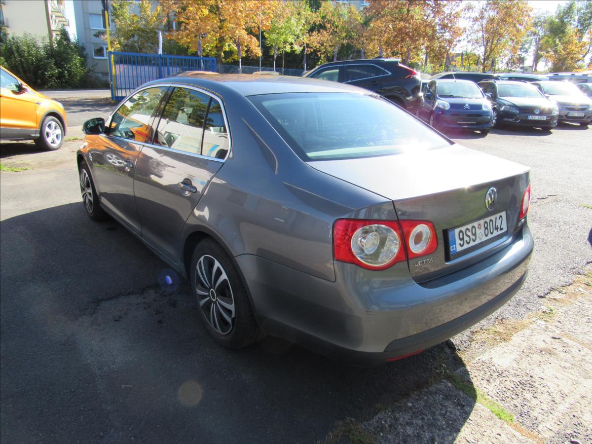 volkswagen-jetta-2-0-tdi-103kw - 5