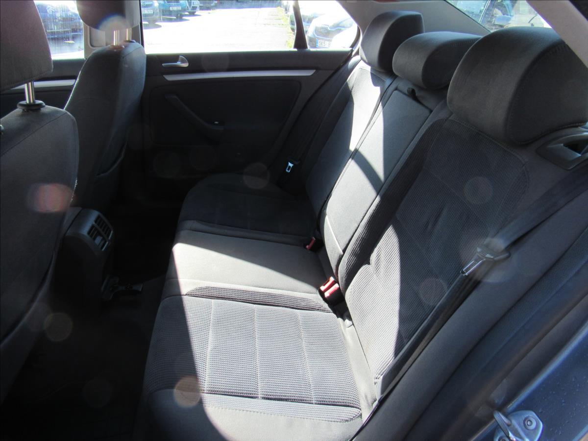 volkswagen-jetta-2-0-tdi-103kw - 9