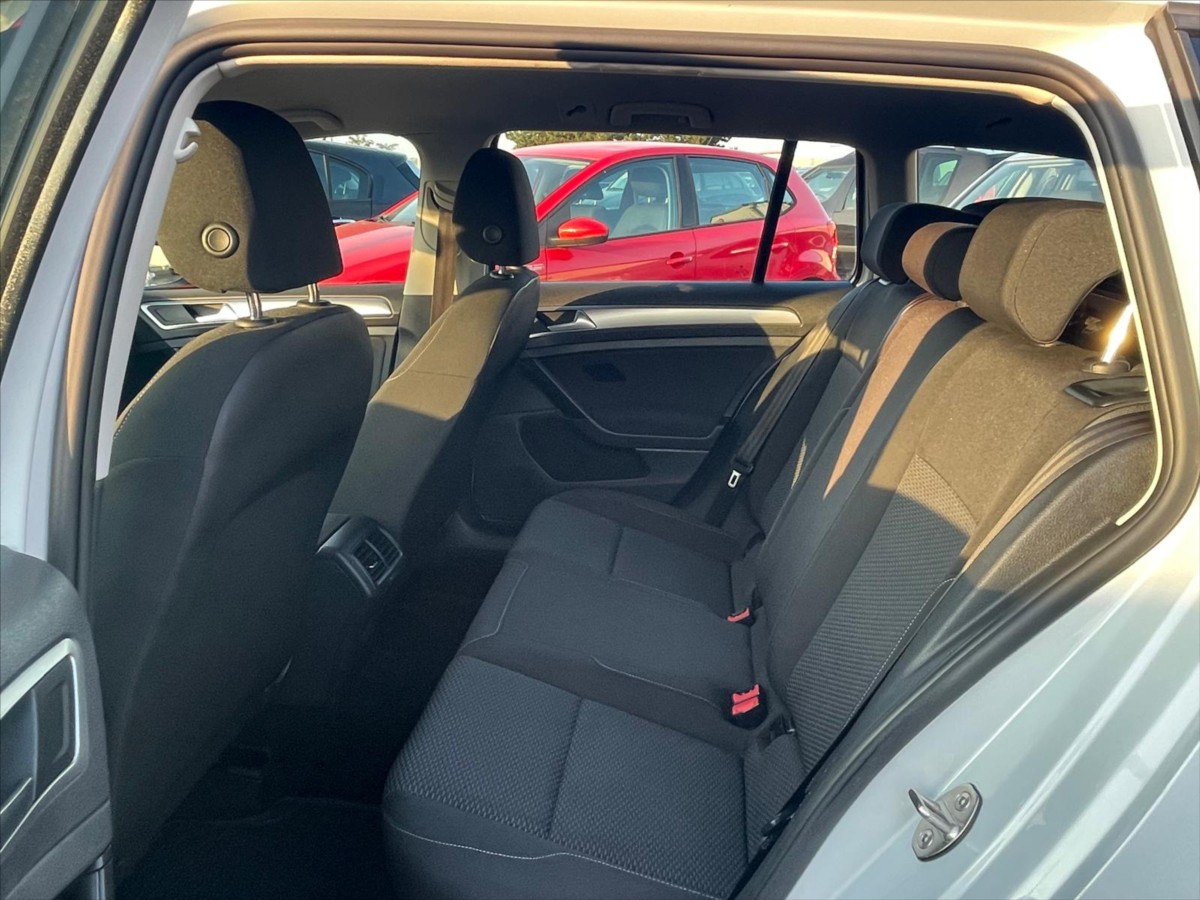 volkswagen-golf-1-6-tdi - 9