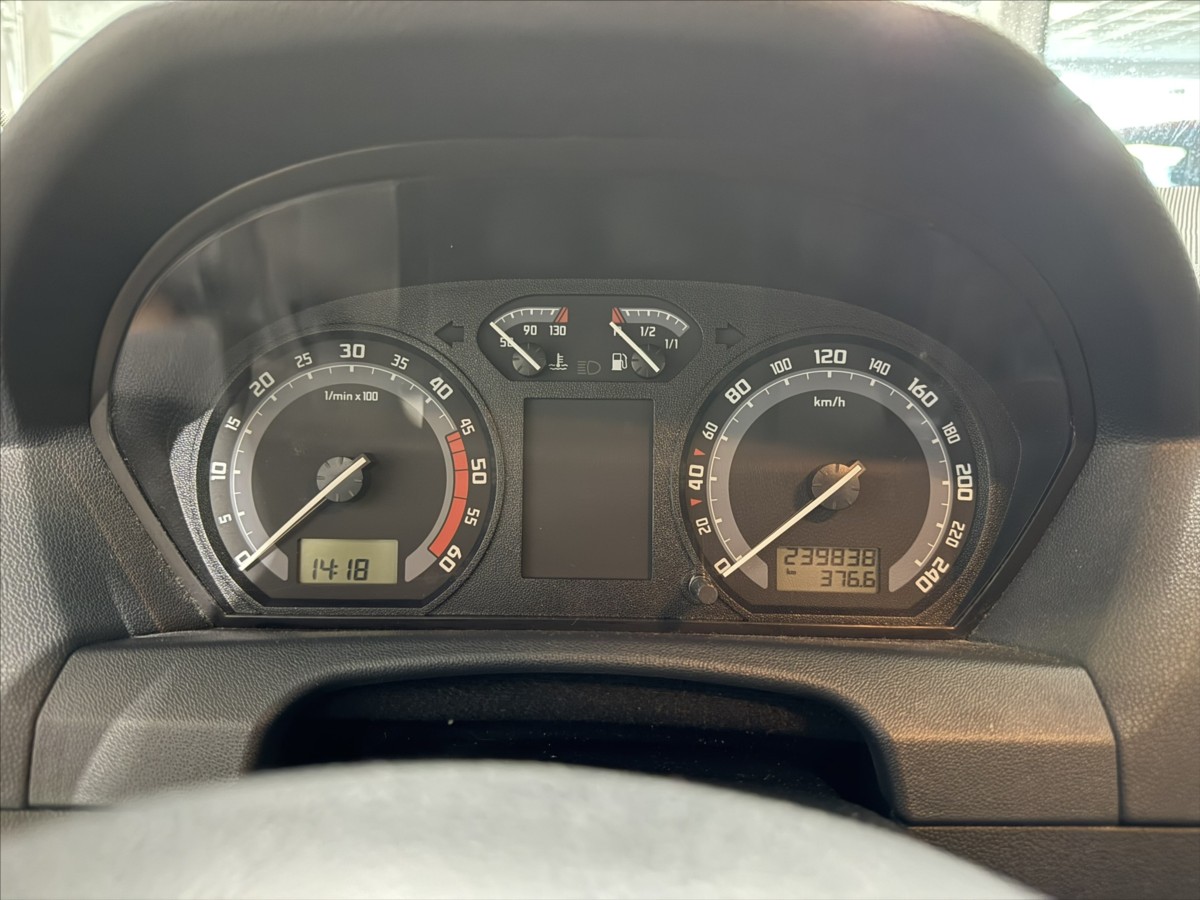 skoda-fabia-1-9-tdi-74kw-sport-stk-05-28 - 8