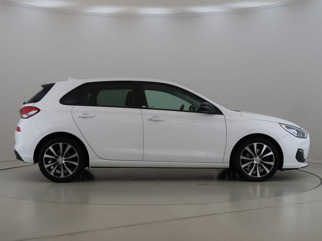 hyundai-i30-1-4-t-gdi-103kw-automat-kamera - 3