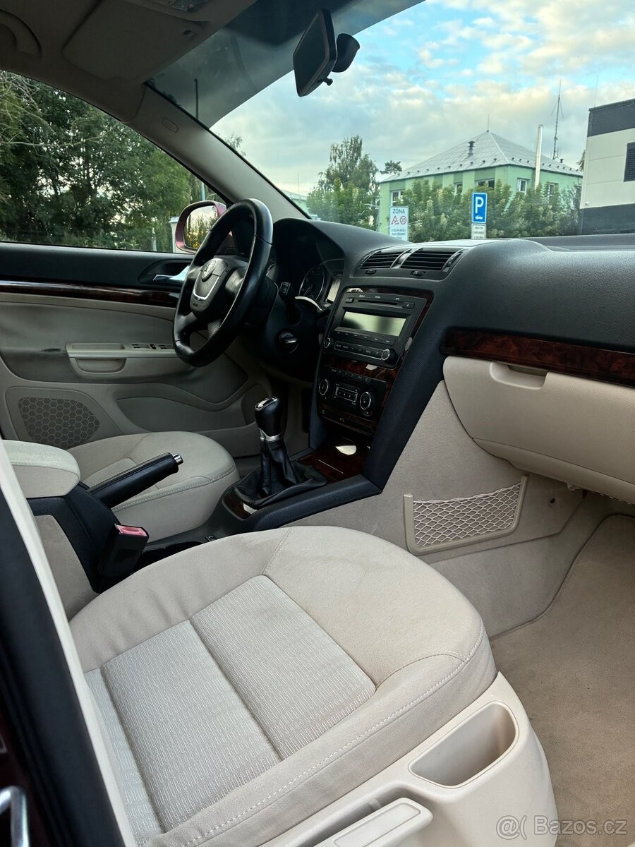 skoda-octavia-1-6-ii-facelift-mpi-75-kw - 3