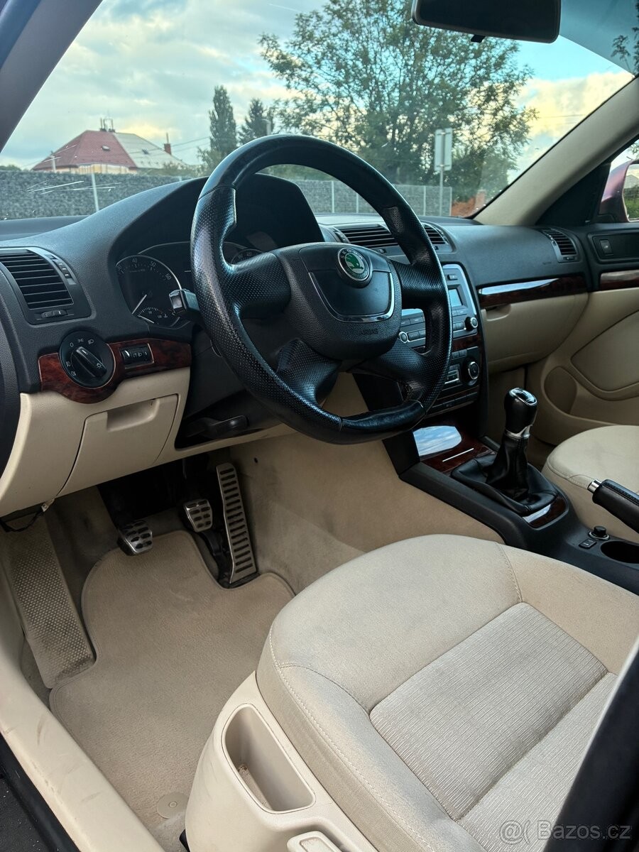 skoda-octavia-1-6-ii-facelift-mpi-75-kw - 9