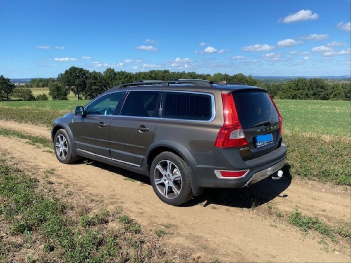volvo-xc70-d5-158-kw-awd-automat - 1