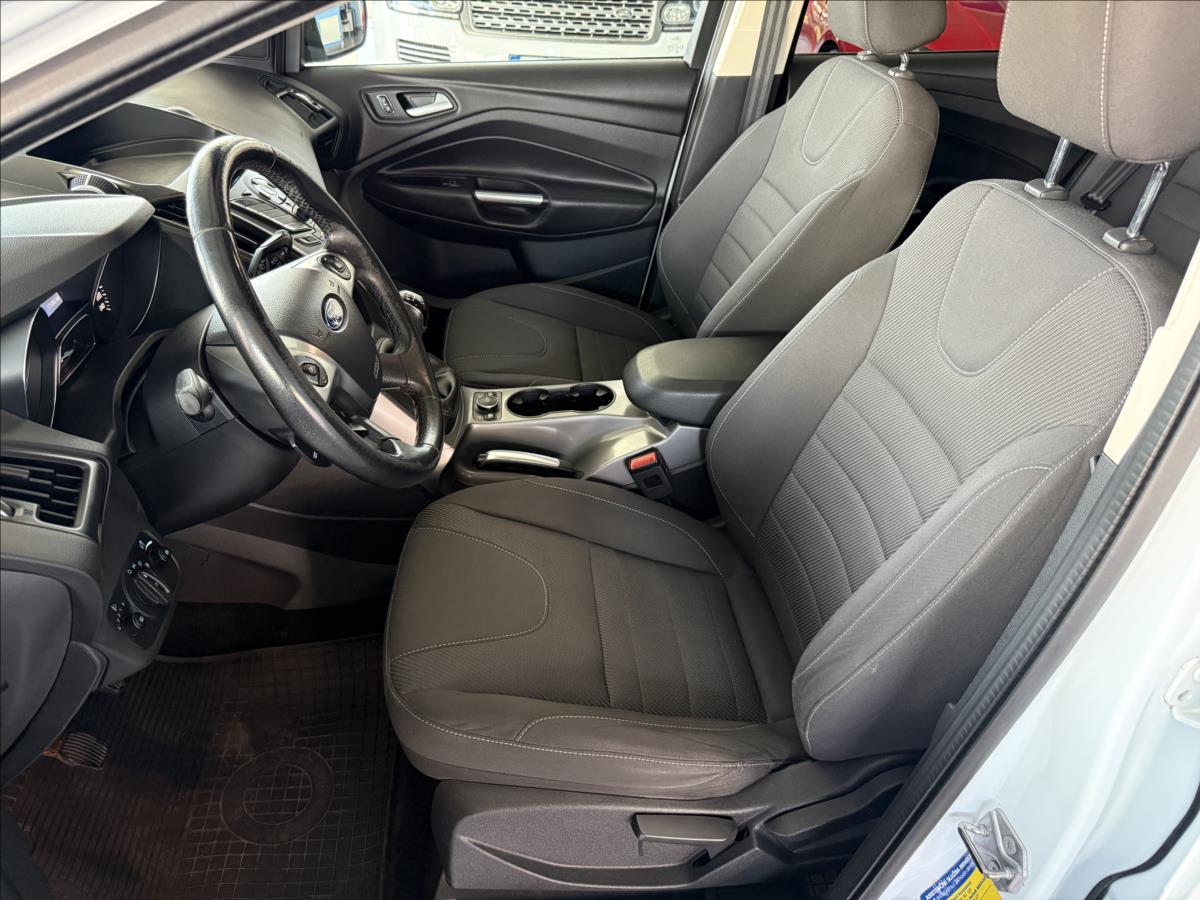 ford-kuga-2-0-1-maj-4x4-serviska-cr-tazne - 9