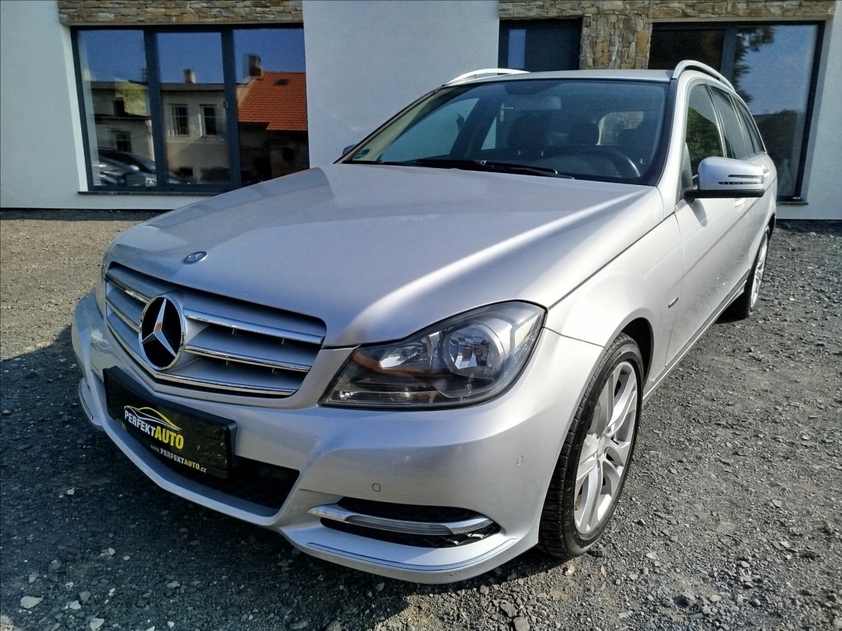 Mercedes-Benz Třídy C 2,1 220 CDi 125kW, AVANTGARDE