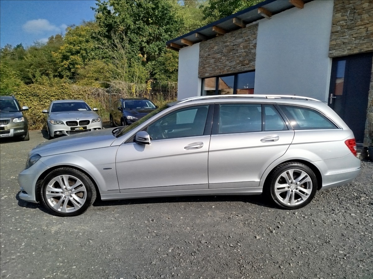 mercedes-benz-tridy-c-2-1-220-cdi-125kw-avantgarde - 2