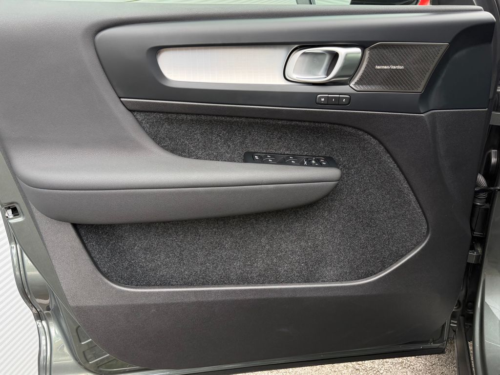 volvo-xc40-plus-b3-acc-blis-full-led - 7