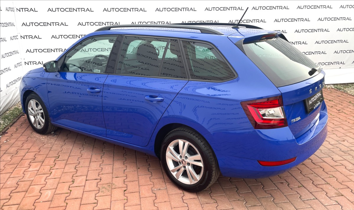 skoda-fabia-1-0-tsi-1-maj-cr-servi-historie - 5