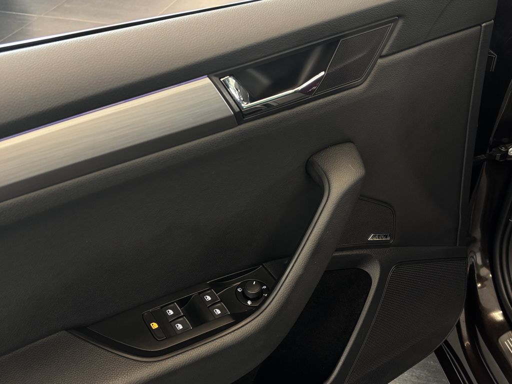 skoda-superb-2-0tdi-140kw-4x4-dsg-alcantara - 8