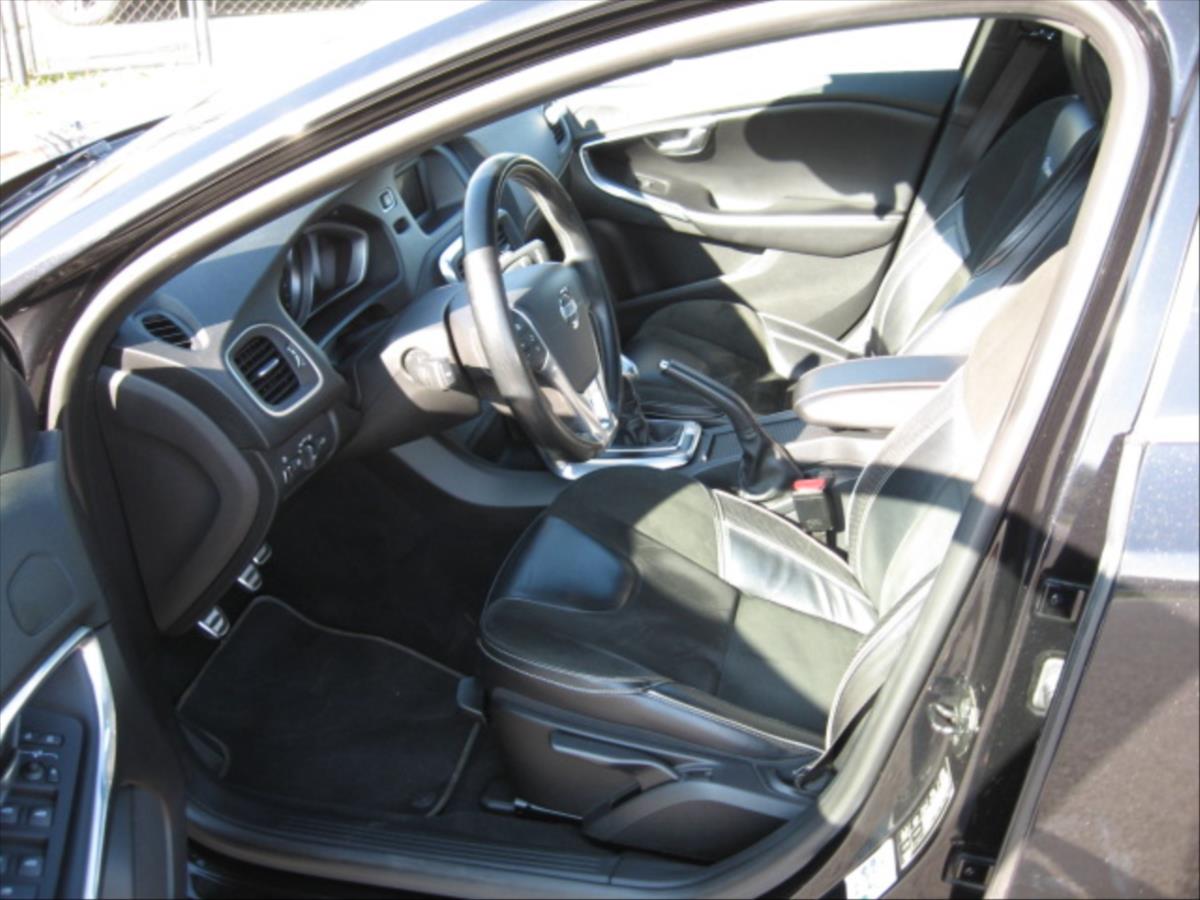 volvo-v40-1-6-r-design - 6