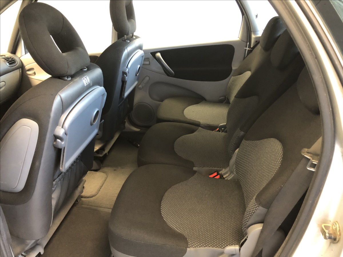 citroen-xsara-picasso-1-6-hdi - 9