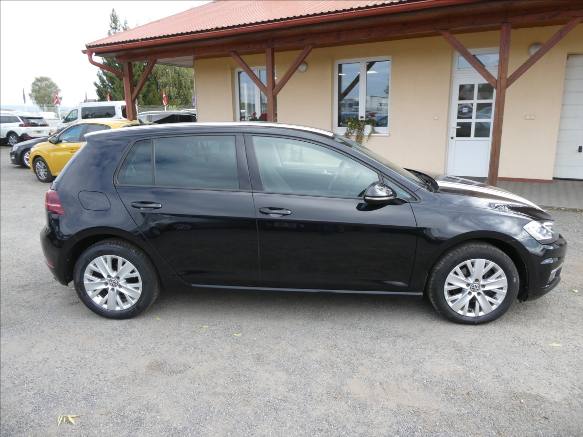 volkswagen-golf-1-6-tdi-85kw-navi-led-serviska - 1