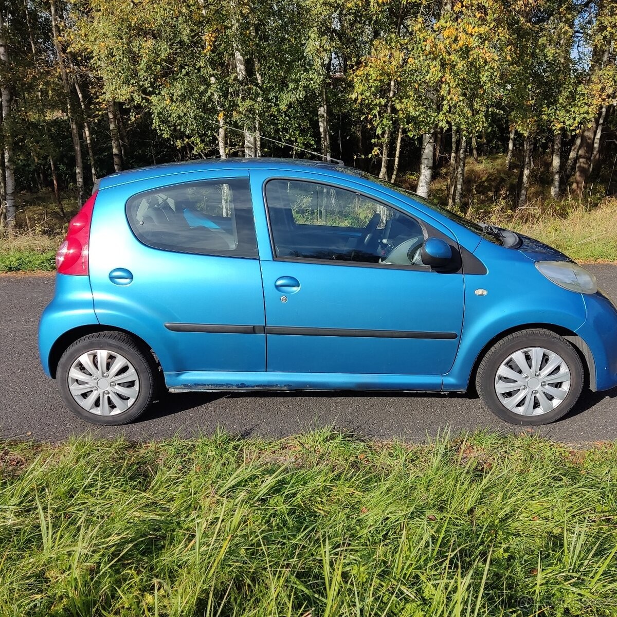 peugeot-107-1-0-r-v-2011 - 1