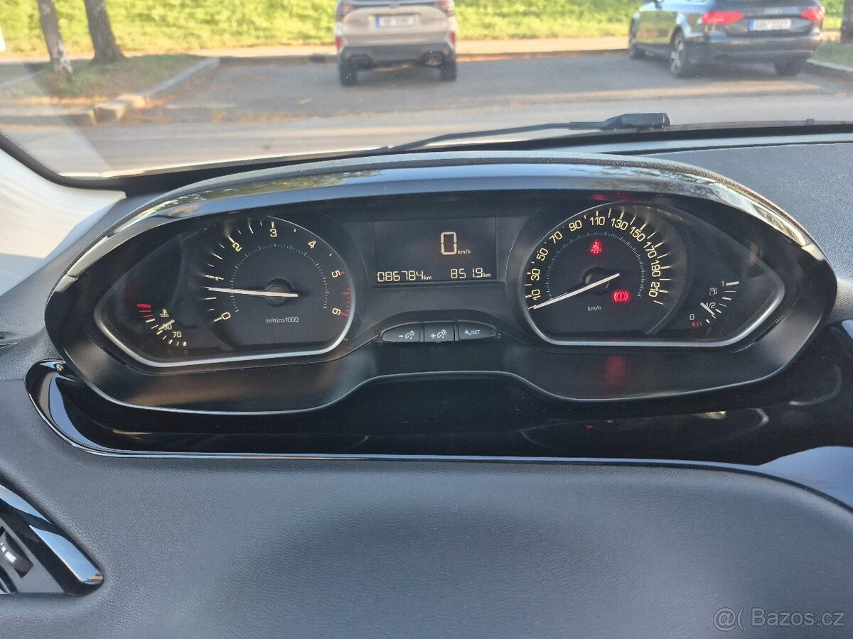 peugeot-208-1-5 - 5