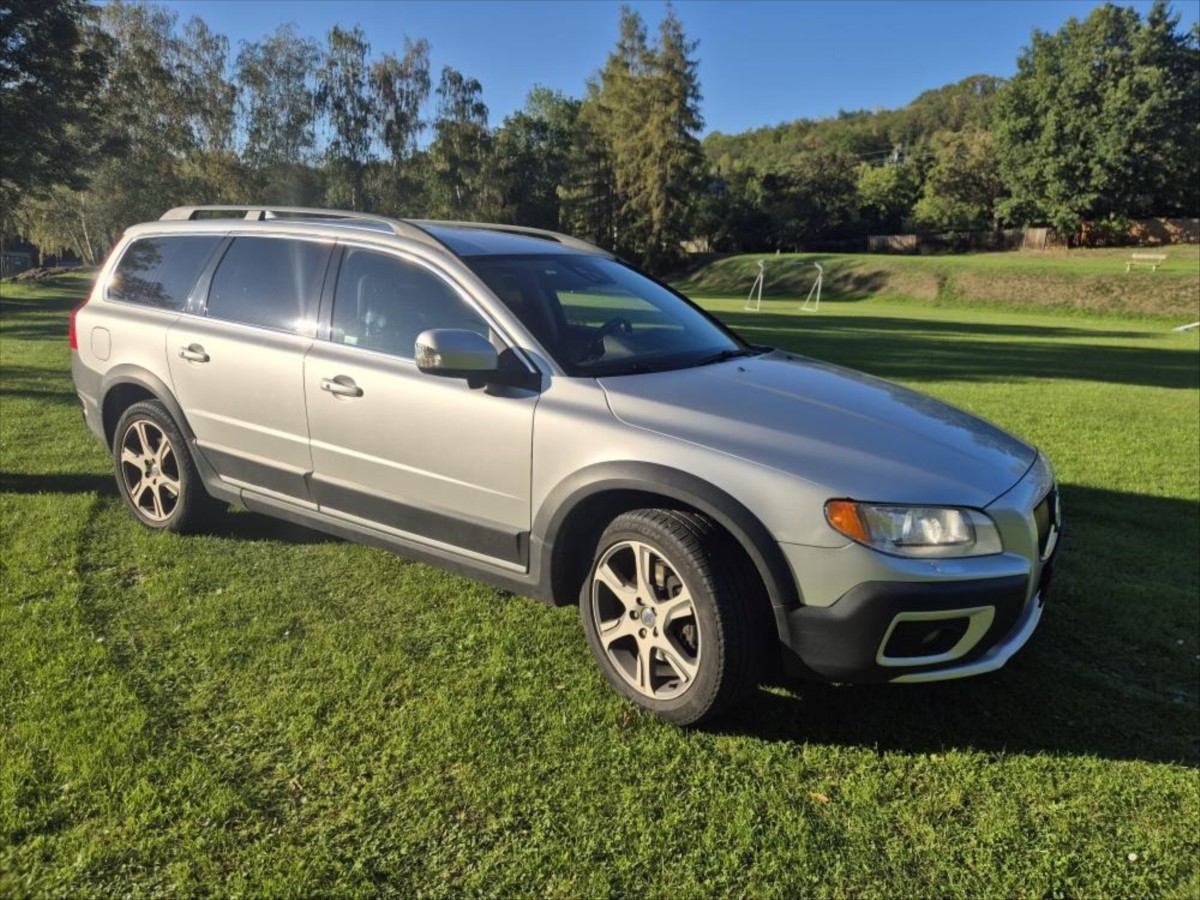 volvo-xc70-d5-awd-ve-vybave-summum - 1
