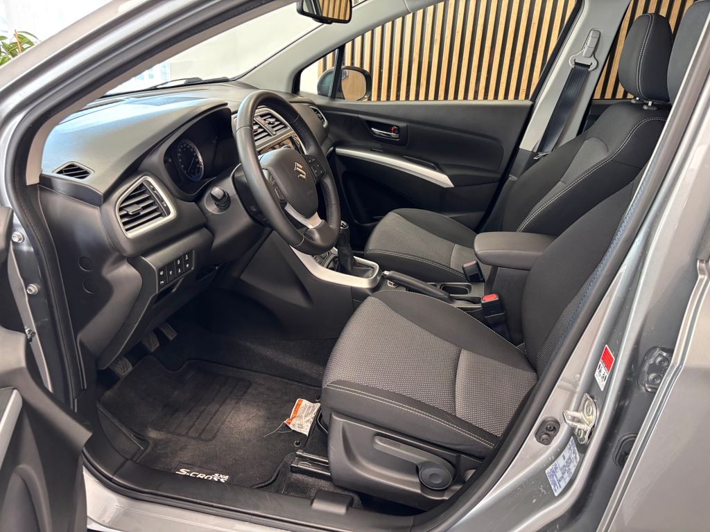 suzuki-sx4-s-cross-comfort-4x4-navigace-xenony-klimatizace - 9