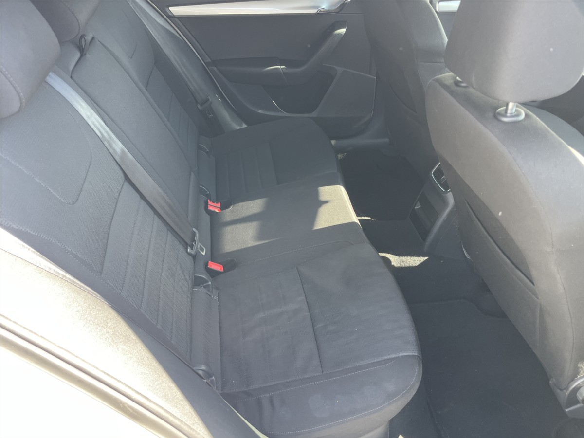 skoda-octavia-2-0-tdi-135kw-dsg-4x4-klimatr - 9