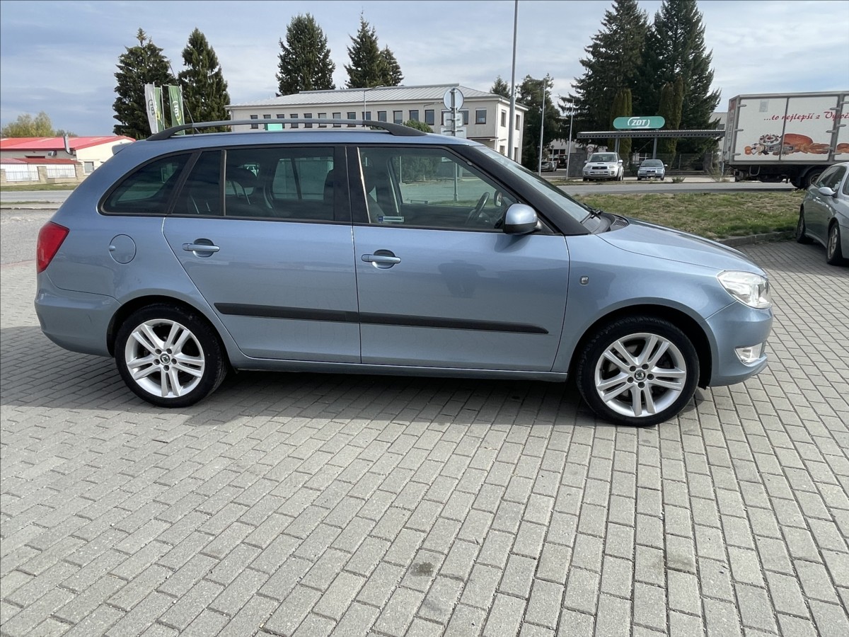 skoda-fabia-1-2-tsi-77kw-klimatronic-esp-tempomat-czauto - 4