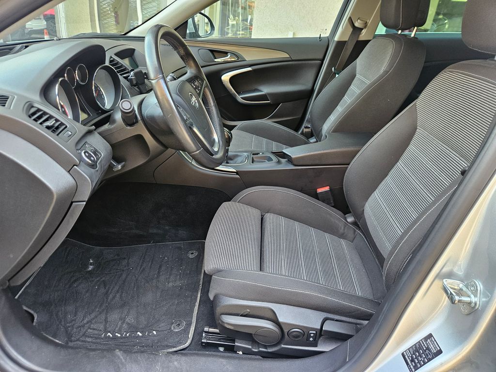opel-insignia-1-4t-103kw-active-2-maj - 9