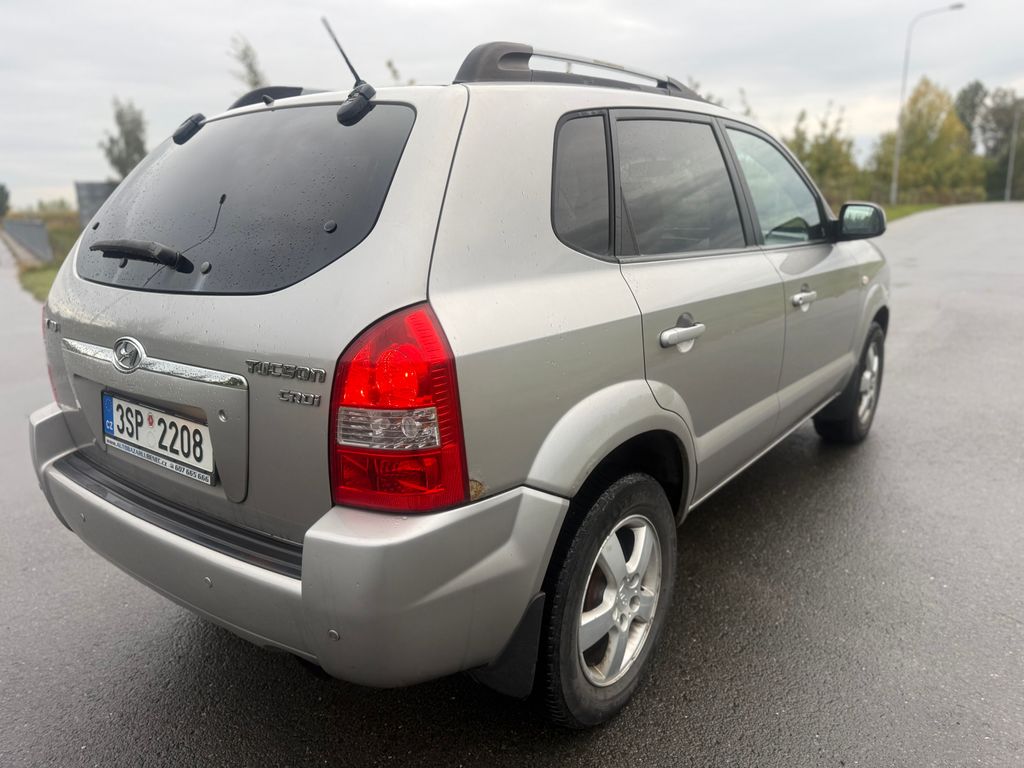 hyundai-tucson-2-0-tdi-4x4-stk-2027-klimatizace - 4
