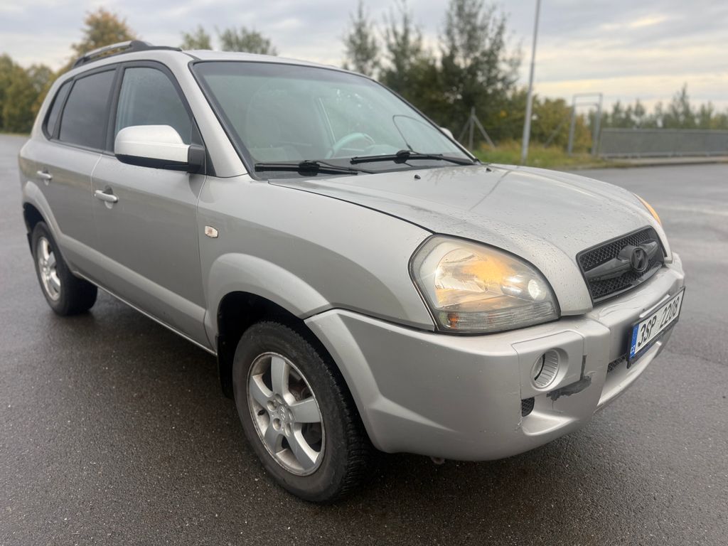 hyundai-tucson-2-0-tdi-4x4-stk-2027-klimatizace - 6