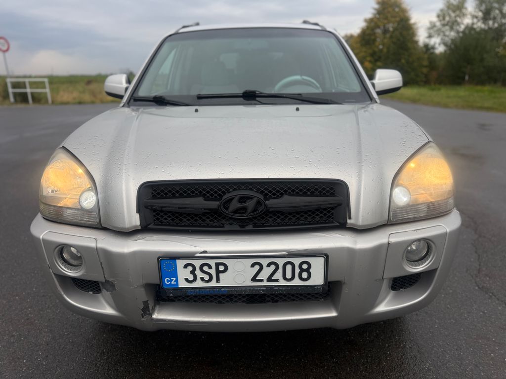 hyundai-tucson-2-0-tdi-4x4-stk-2027-klimatizace - 7