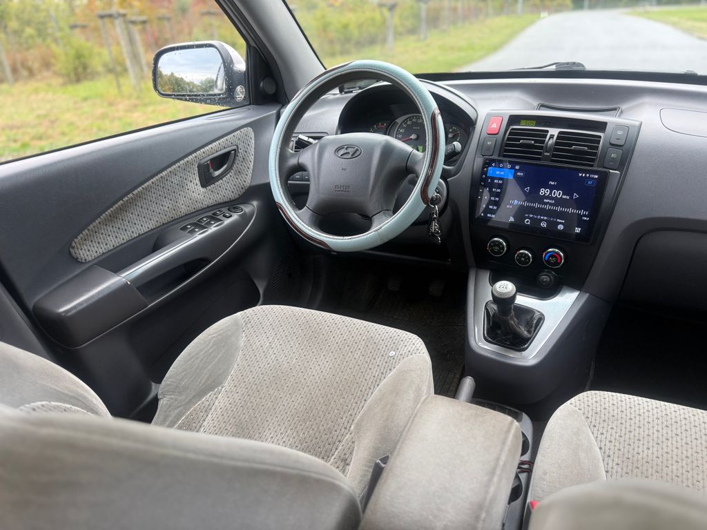 hyundai-tucson-2-0-tdi-4x4-stk-2027-klimatizace - 9