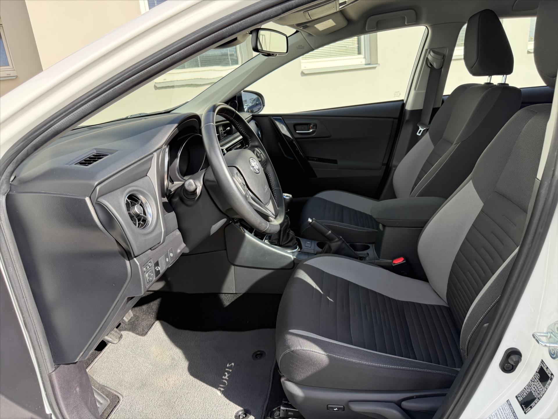 toyota-auris-1-6-active-trend - 7