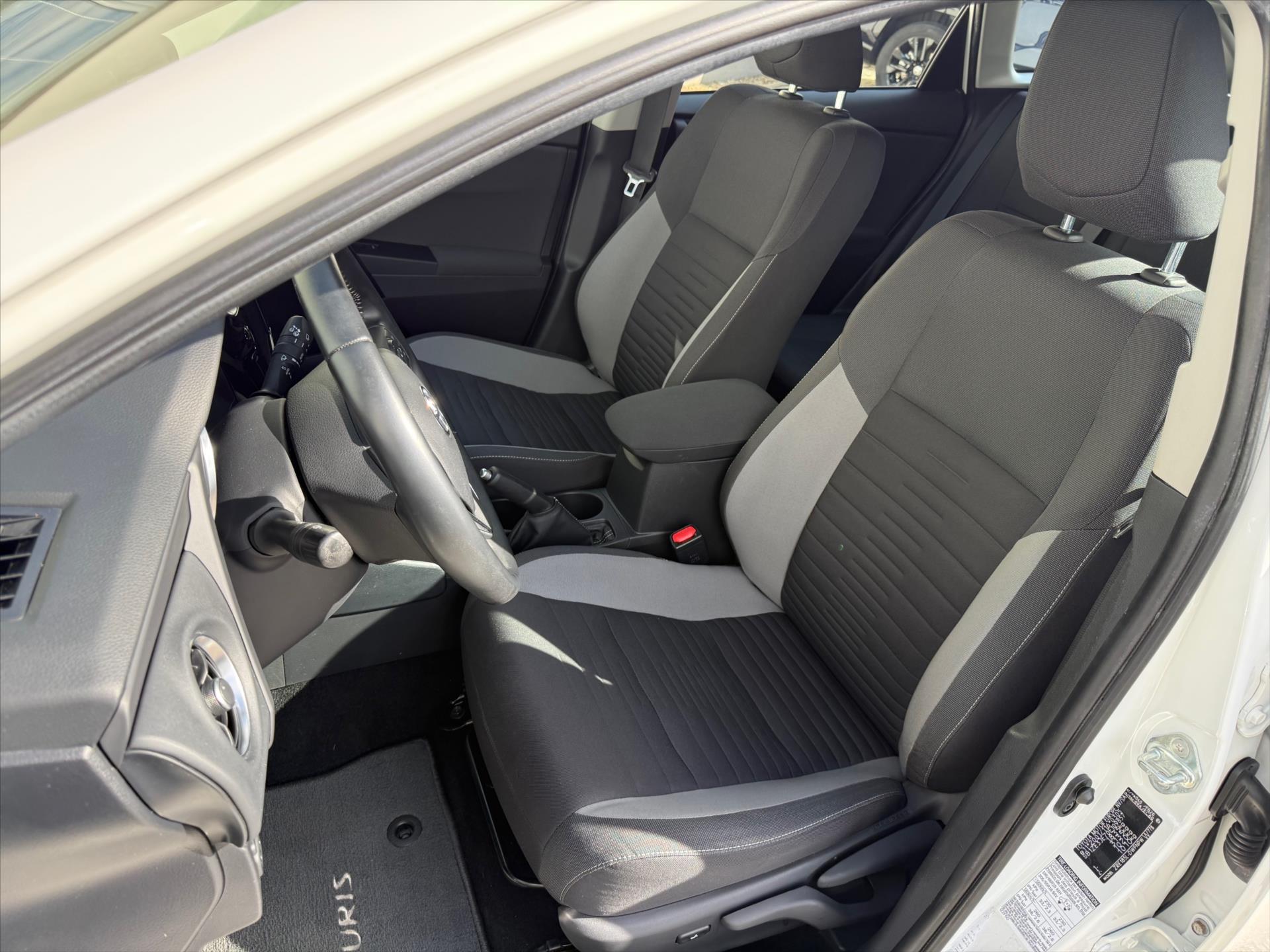 toyota-auris-1-6-active-trend - 8