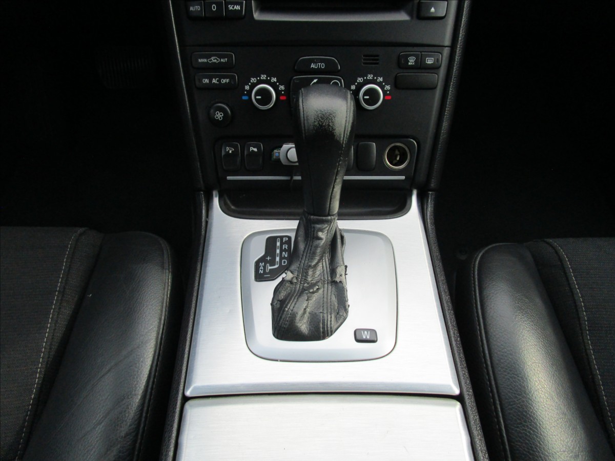 volvo-xc90-2-4-d5-awd-automat-7-mist - 9