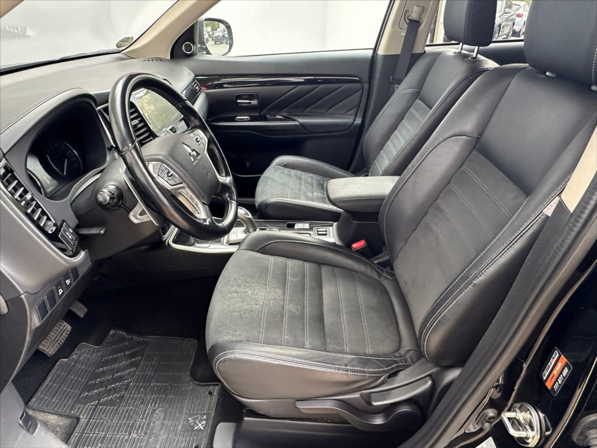 mitsubishi-outlander-2-0-phev-4x4-cz - 8
