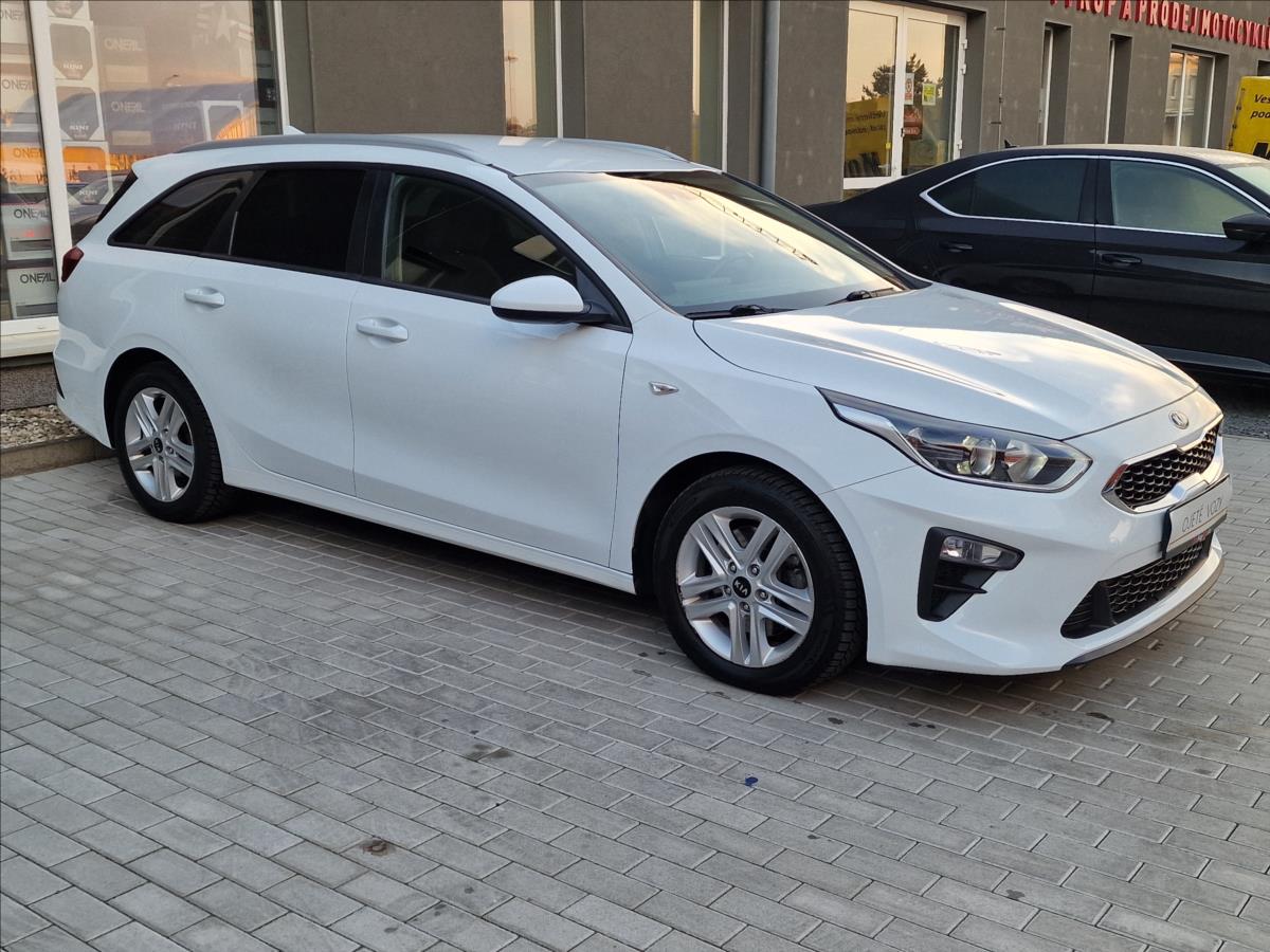 kia-ceed-1-6crdi-100kw-fresh-sw-1-maj - 1