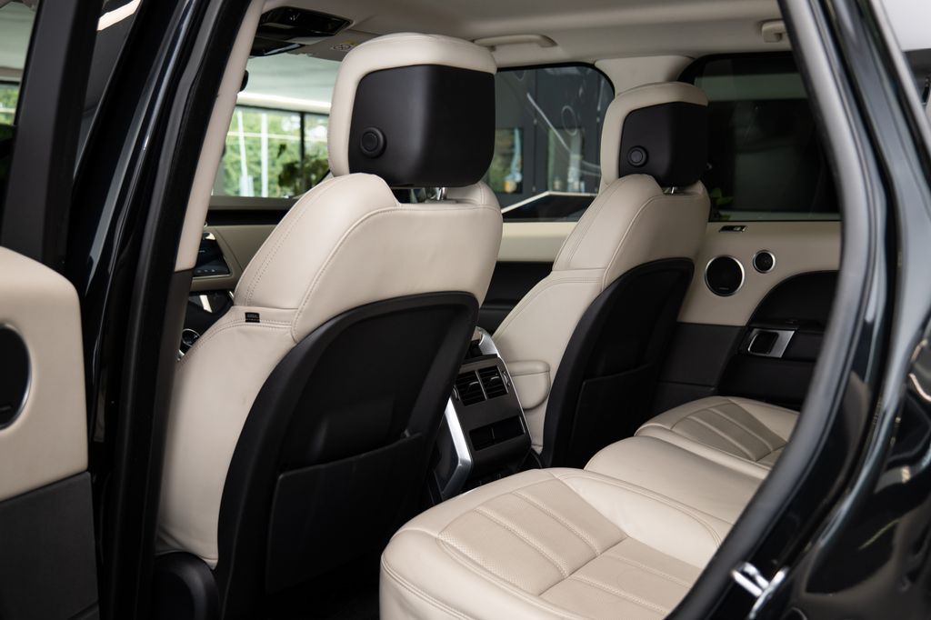 land-rover-range-rover-sport-d250-hse-meridian - 9